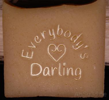 everybodys-darling-2.jpg