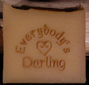 everybodys-darling-2.jpg